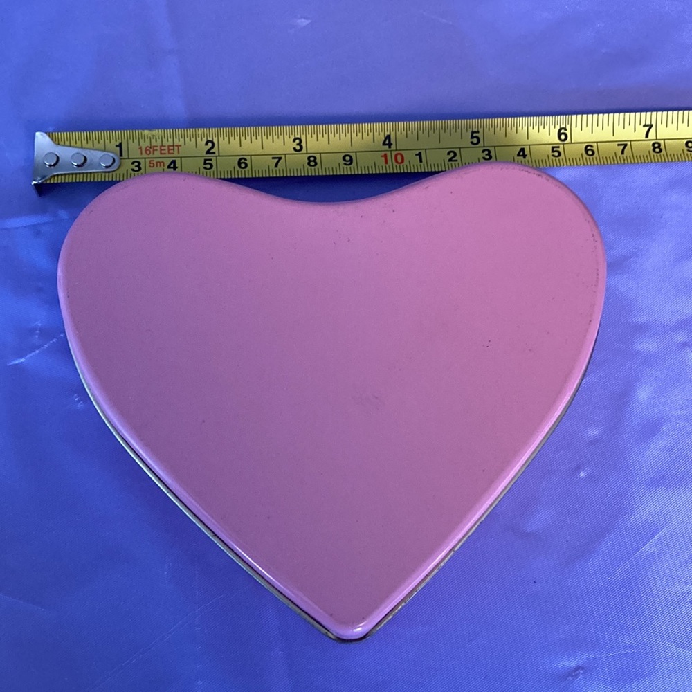 Pink Heart Tin Storage Container - Picture 11 of 12